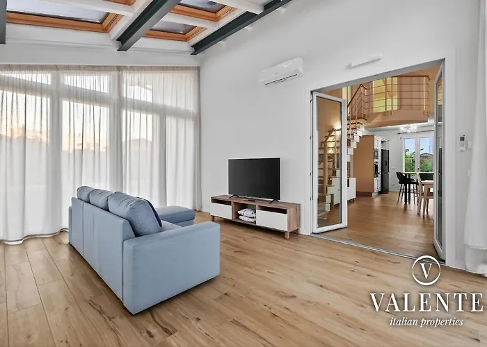 Blu Lucca- Pool And Parking 10 Min From Lucca